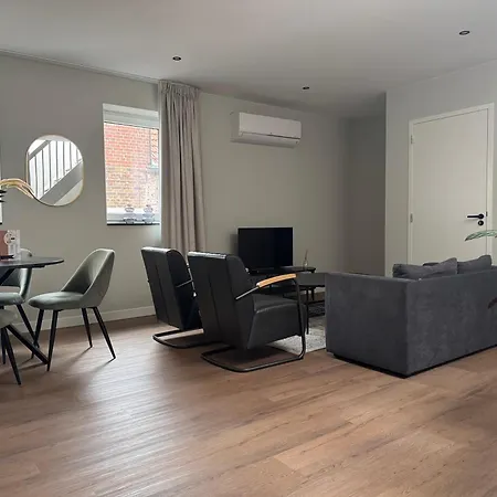 Tante Ursula Φένλο